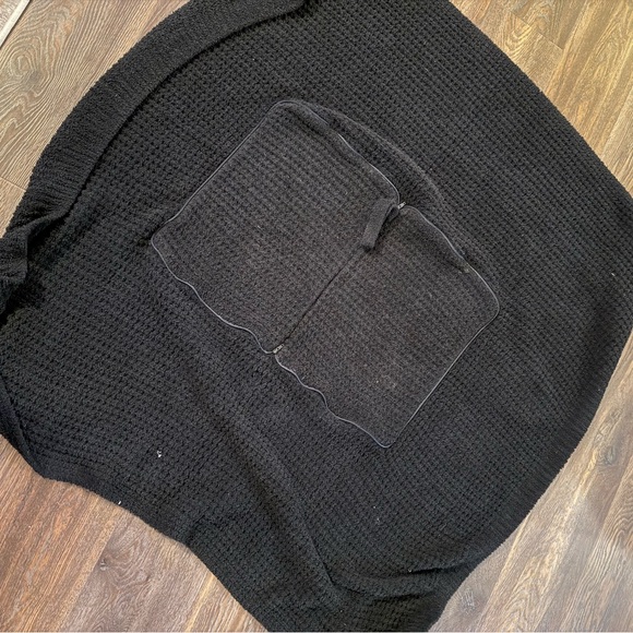 Staykation Other - Cozy Black Zip-Up Blanket